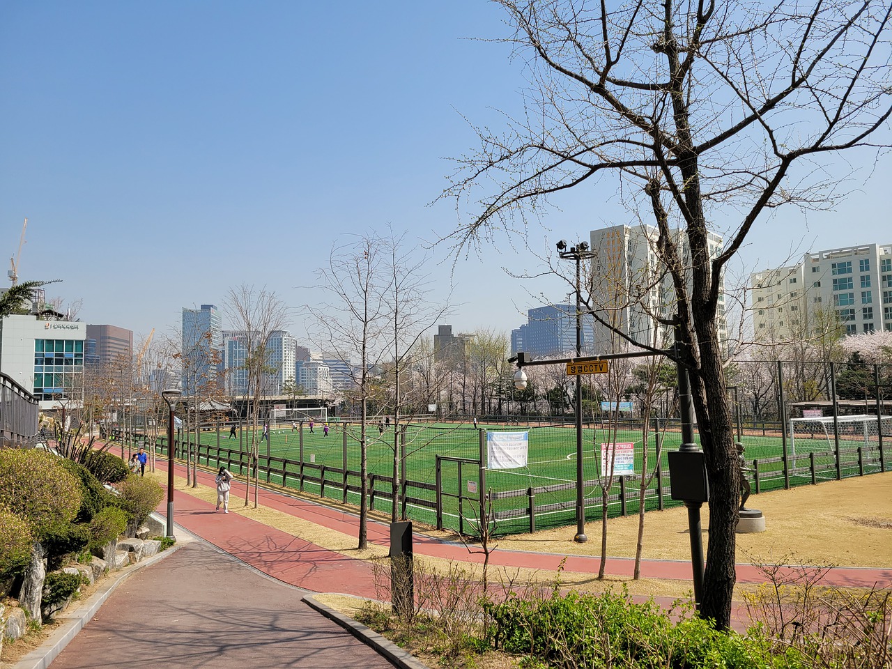 市场而